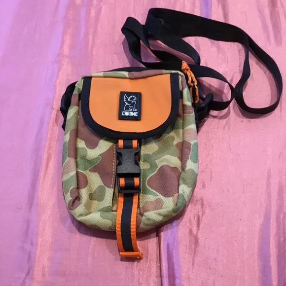 🦆 NWOT CHROME INDUSTRIES SHOULDER POUCH DUCK CAMO 🦆